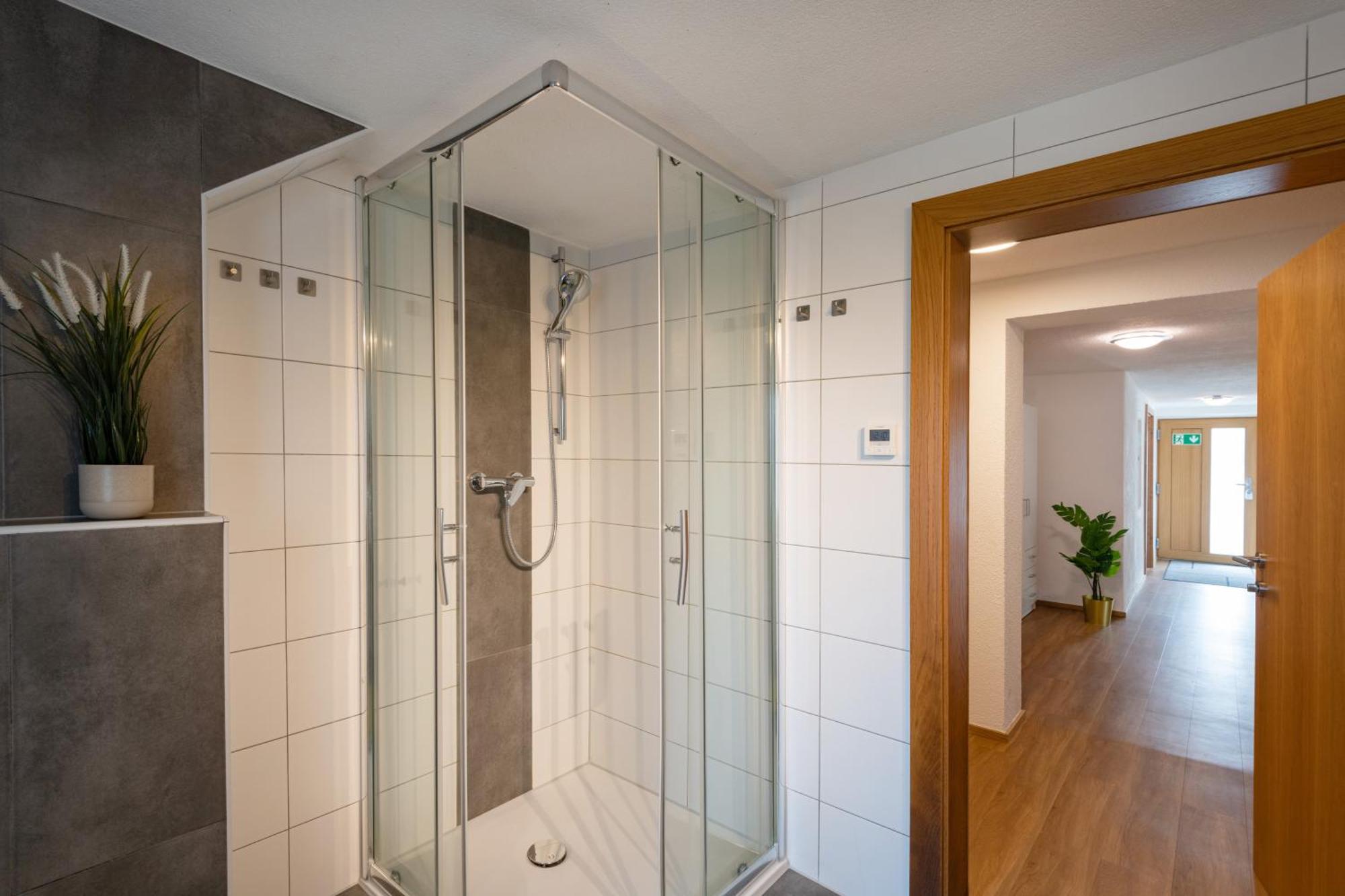 Modernes Apartment - 3 Schlafzimmer - 2 Kostenlose Parkplaetze Fügen Eksteriør bilde