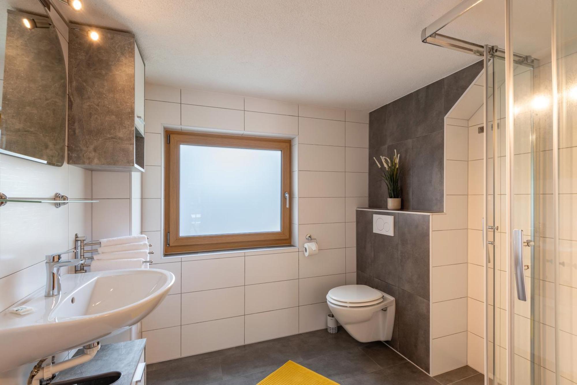 Modernes Apartment - 3 Schlafzimmer - 2 Kostenlose Parkplaetze Fügen Eksteriør bilde
